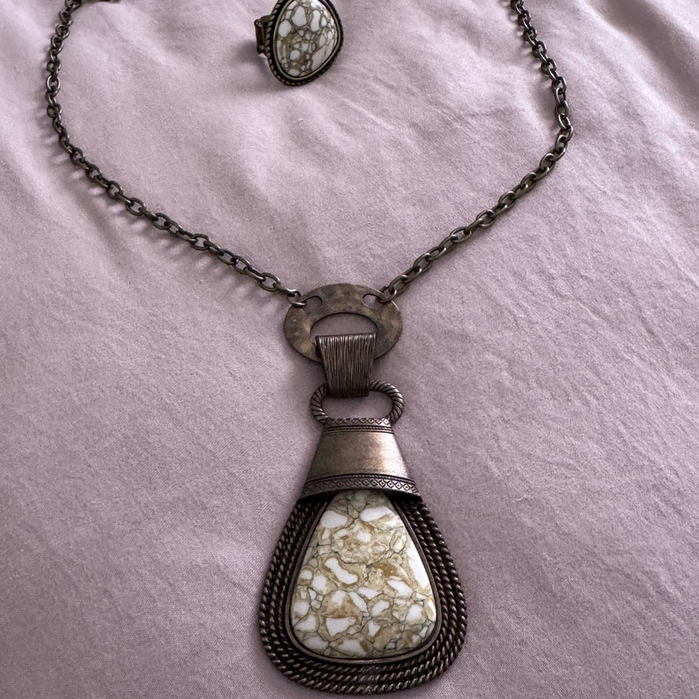 Elegant Silver and Cream Pendant Necklace